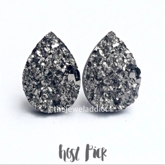 3 for 15🎀 grey Druzy style teardrop studs - Picture 2 of 5
